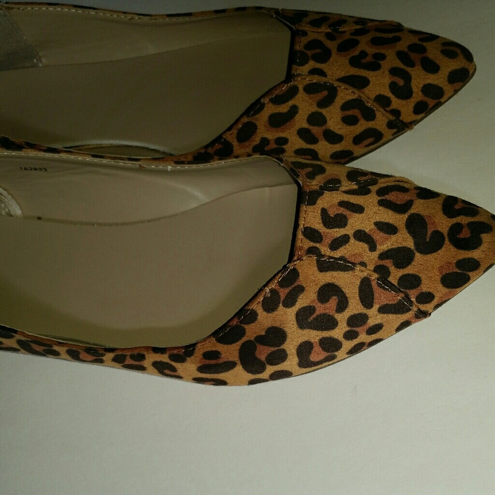 🆕🎉LEOPARD PRINT FLATS🎉🆕 - Picture 3 of 8